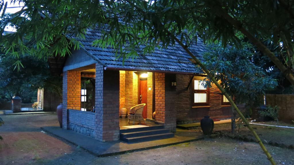 Clayfingers Art Cottage Thrissur Room photo